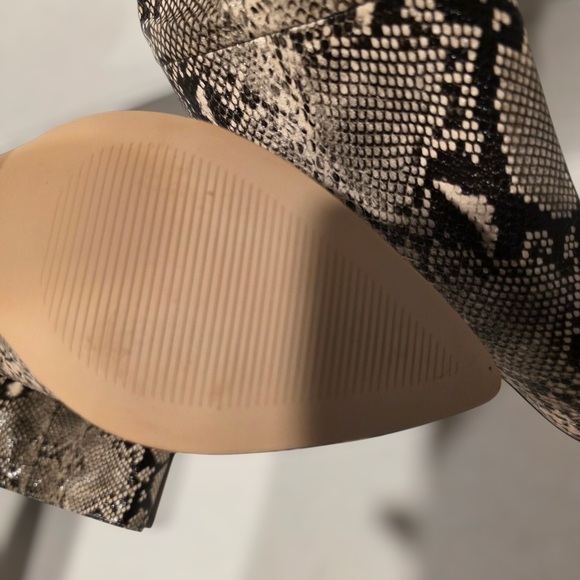 Snakeskin Pointed Toe Boots 7.5 - Picture 5 of 7